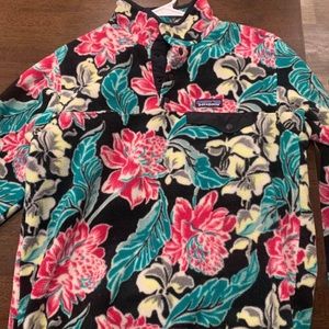 Retro Patagonia pullover. One of my favorites, doesn’t fit me anymore. Size M.